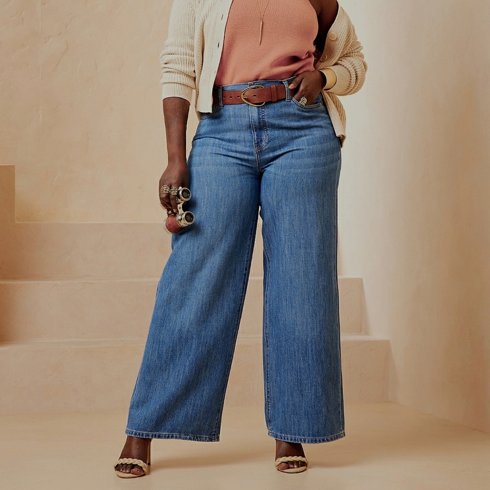Bananas Republic high rise Wide leg Crop jeans